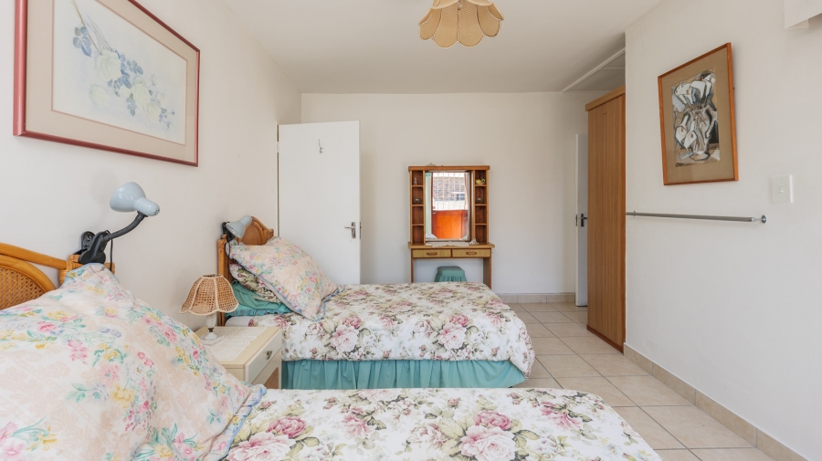 5 Bedroom Property for Sale in Struisbaai Western Cape